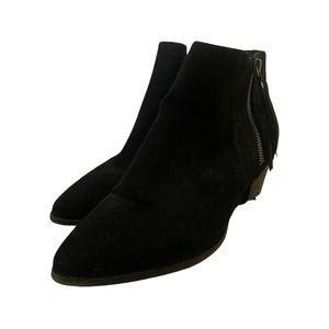 Black boots barely worn!